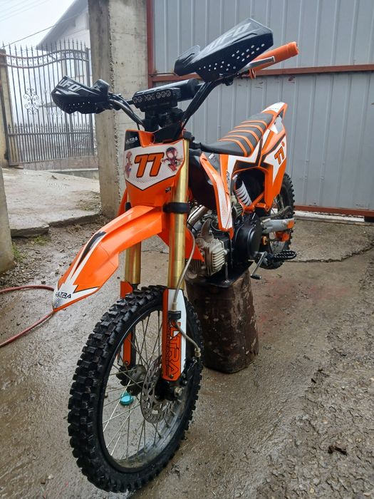 Vând cross Ultra în stare perfectă de funcționare