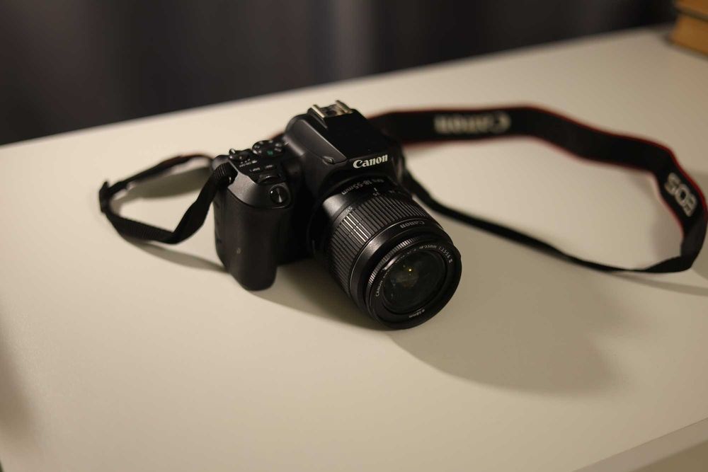 Продам Фотоаппарат Canon 250D