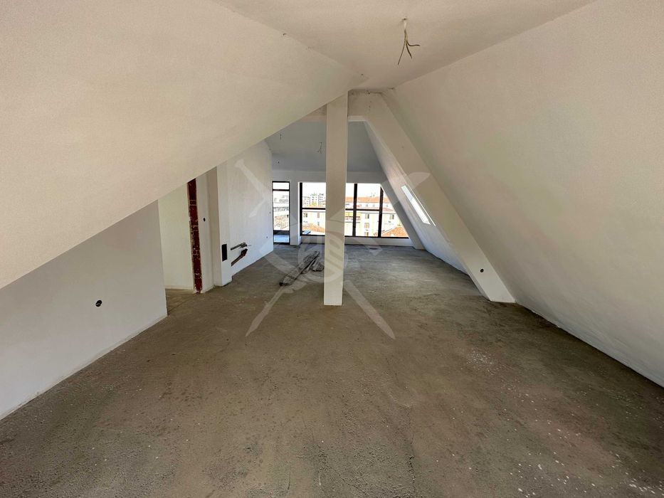 Продава се Многостаен апартамент в Пловдив, Център - 175 кв.м за 2000 €/кв.м - Снимка #8