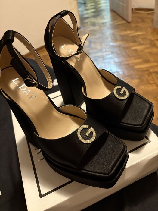 Sandale cu toc si platforma