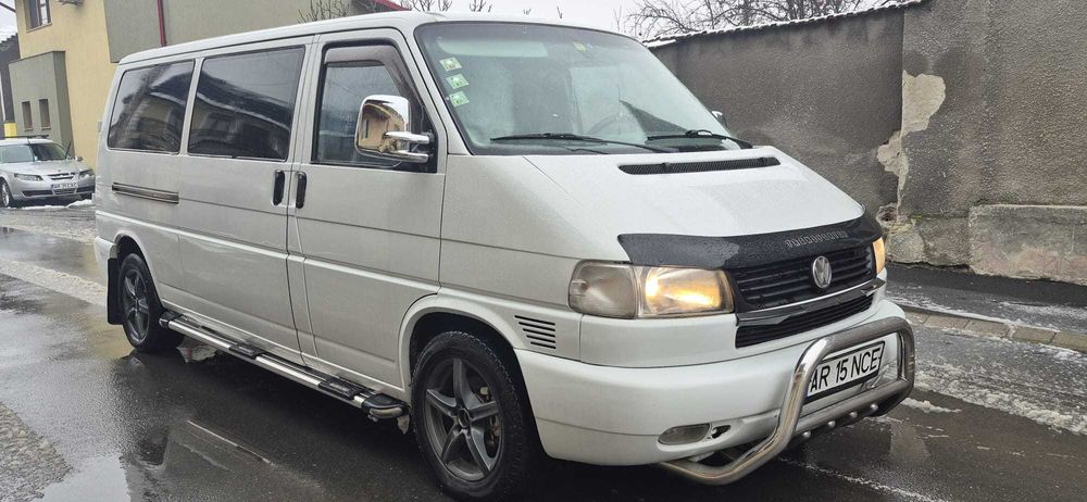 VW Transporter 2.5 TDi 102 Cp cu 8+1 Locuri