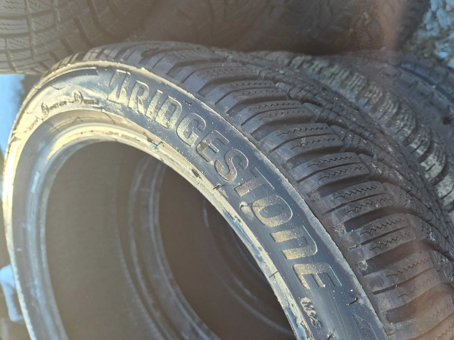 2 Anvelope de IARNA - 225/40/18 - BRIDGESTONE - CA UNELE NOI DOT 2023
