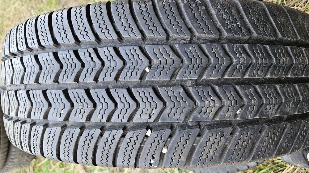 2бр гуми 215 65 16С семперит