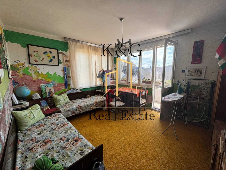 Етаж от къща в кв " Варош "