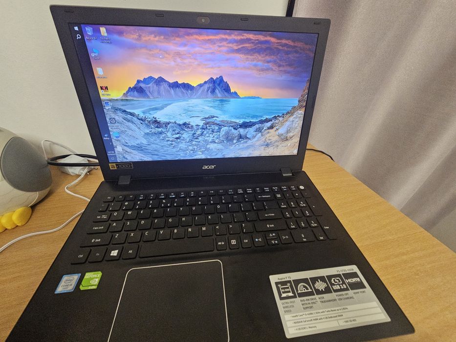 Vând Laptop Acer Aspire F5 -572G -55Q9 cu procesor Intel core  I5