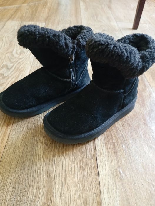 Продаются  замшевые сапожки