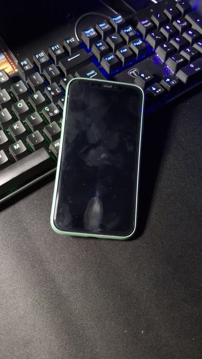 Vând iPhone 11 128gb