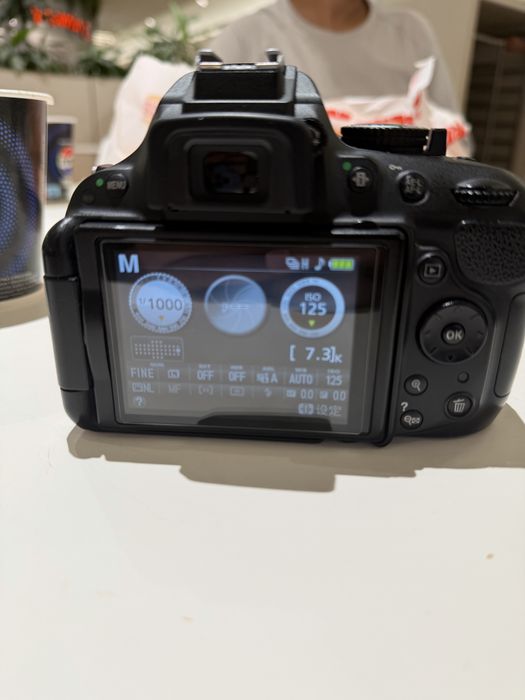 Nikon D5200 APS-C DSLR в комплект със Sigma 18-200mm f/3.5-6.3 II