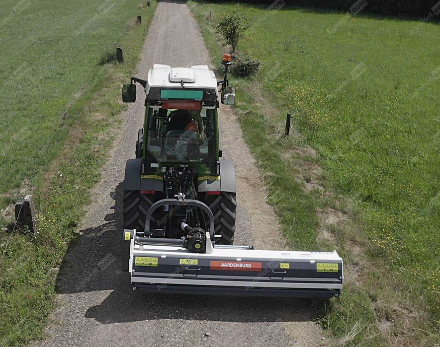 Tocator de resturi vegetale cu deplasare hidraulică, 2.4m/Alpha M Mega