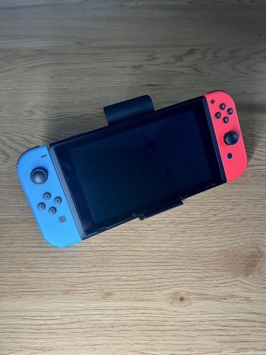 Nintendo Switch V2 Пълен Комплект