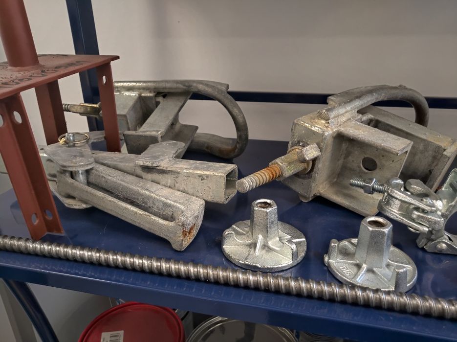 Жабки за скеле, шпани, шпилки, вилици, триноги