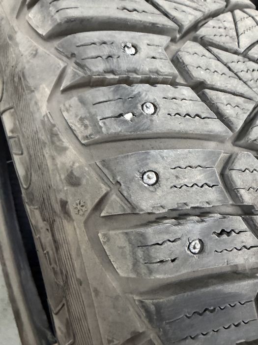 Зимние шины GoodYear 3 штуки
