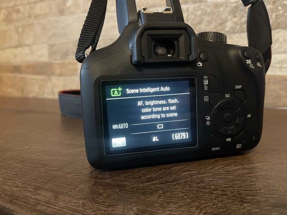 Canon EOS 4000D неразличим от нов