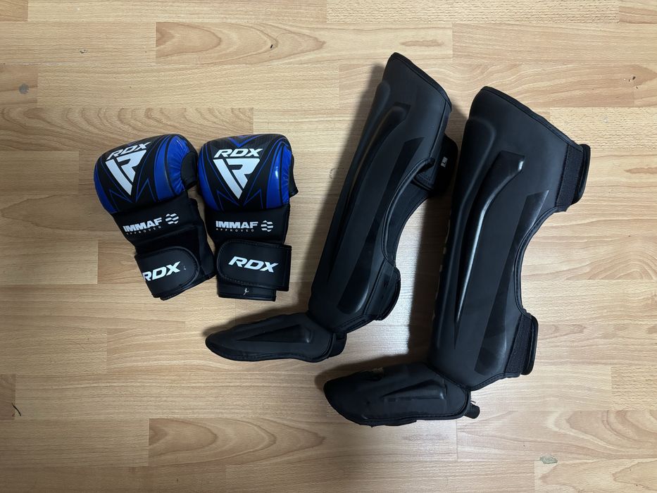 Перчатки и наколенники ММА,