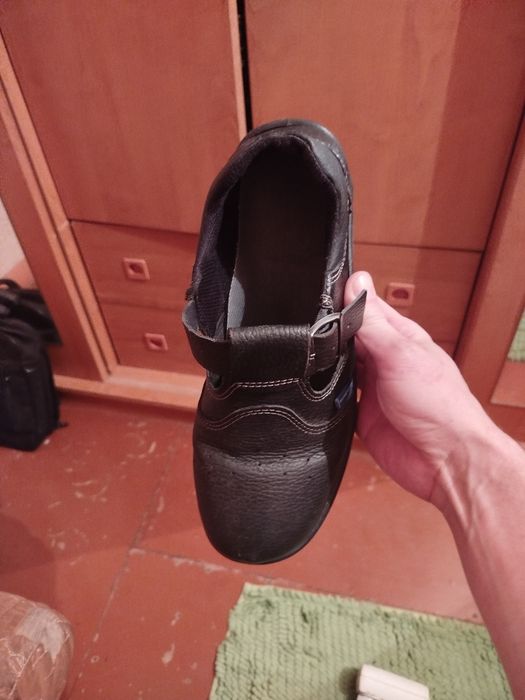 Продам спец обувь