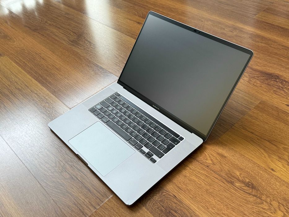 16' Core i7 Apple MacBook Pro 2019 16GB RAM/512GB SSD/Radeon Pro 4GB