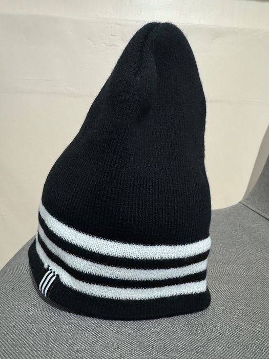 Зимна шапка Adidas.