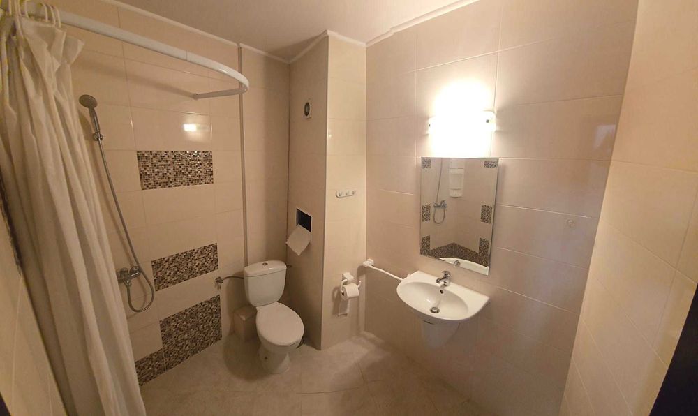 Дава се под наем Двустаен апартамент в Бургас, Славейков - 70 кв.м за 204 € - Снимка #3