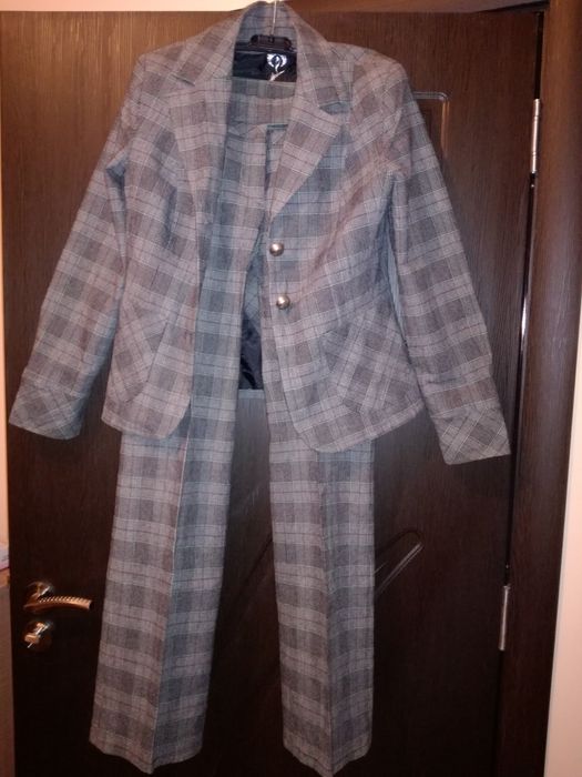 Дамски костюм- като нов