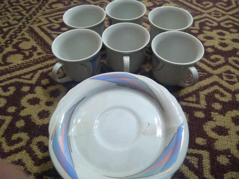 Продавам Нов ретро сервиз за кафе!