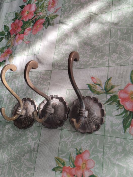 Продам бронзовые крючки вешалки