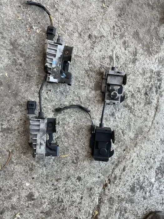 Закопчалки преден капак Mercedes E 212 , C W204 , C W205 и др