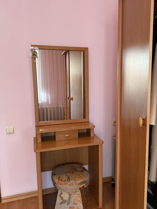 Туалетный столик, отдадим вместе с пуфиком