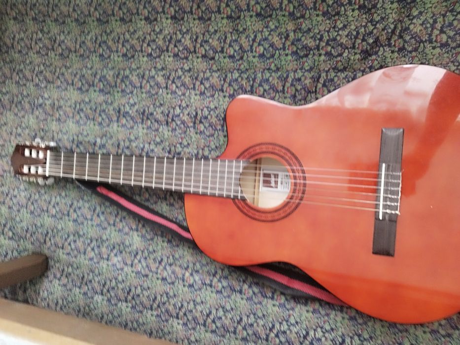 Gitara 200$ kelishamiz