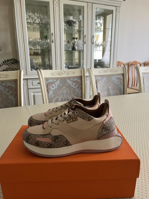 Кроссовки guess, новые