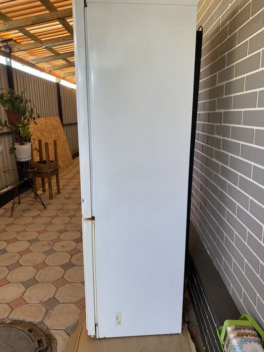 Продам Холодильник ARISTON