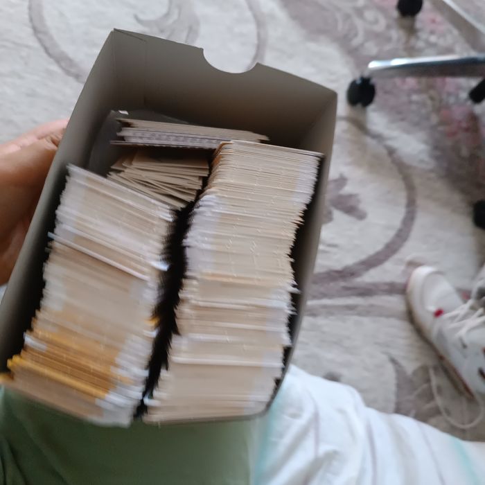 Toată cutia sunt cam 5 colecția in ea