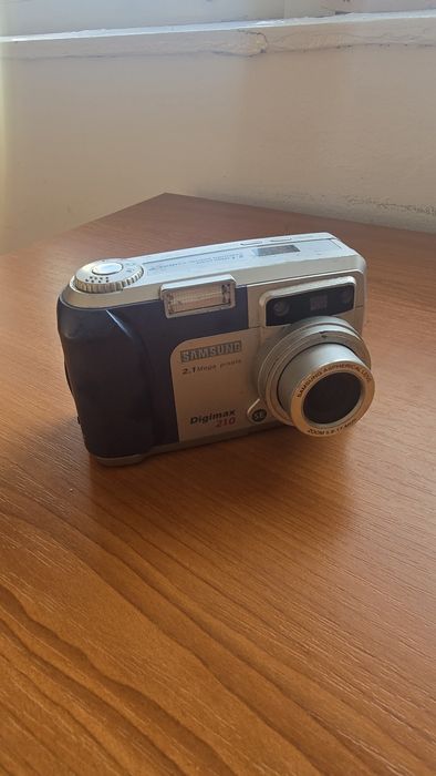 Aparat foto digital  vintage Samsung Digimax 210 se