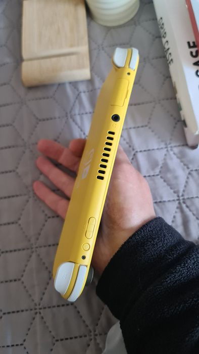 Nintendo switch lite с подаръци