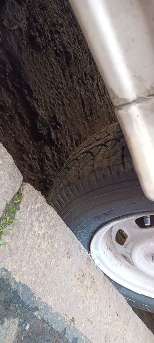 Vănd caravană are ate are dotări baie bucătărie are caugiucuri noi