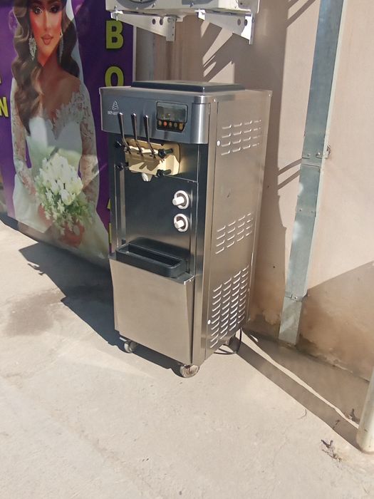 Frezer Muzqaymoq apparat sotiladi
