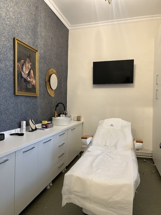 Vand salon complet mobilat si echipat pentru functionare