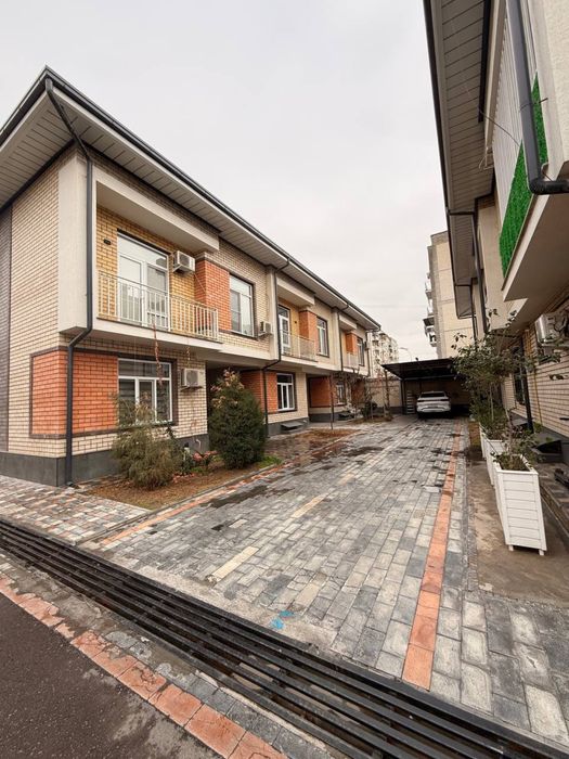 Mirabod rayonda 2 etajli kotej srochna sotiladi 24/7 qorovul hizmati