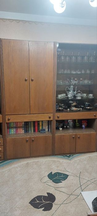 Продаётся прихожка, спальный гарнитур,  германская стенка, стол компью