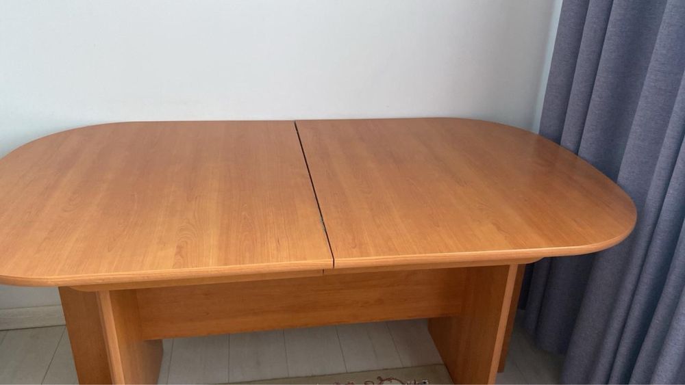 Большой стол для зала