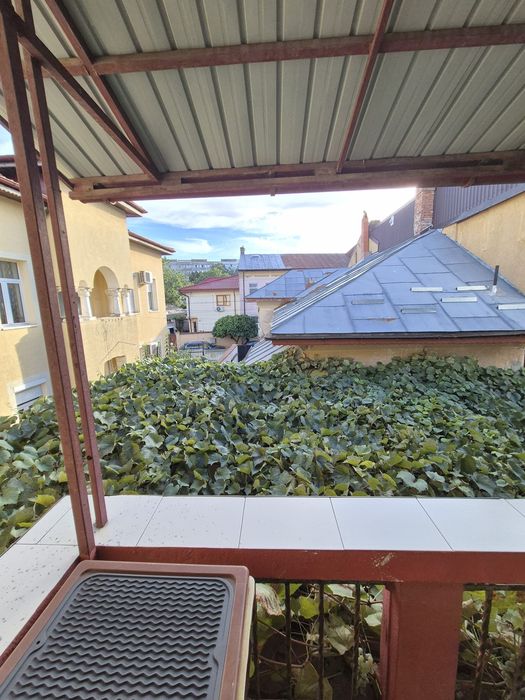 Casa cu 100 mp teren la numai 300 metri de parcul Carol