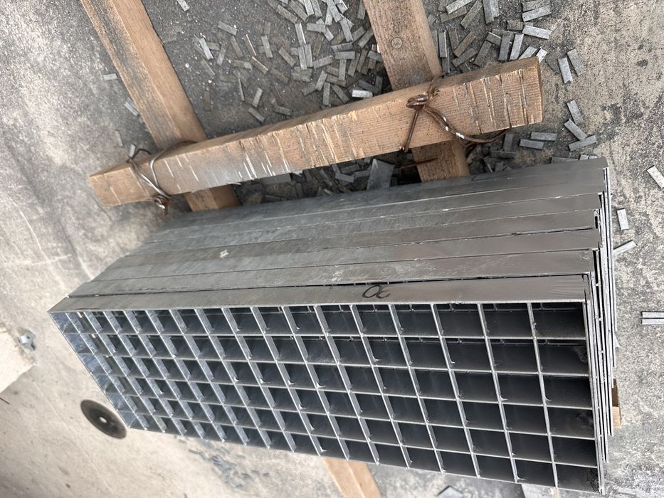 Trepte grilaje rigolă