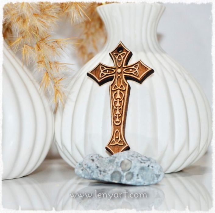 Кръстче от дърво гравиран