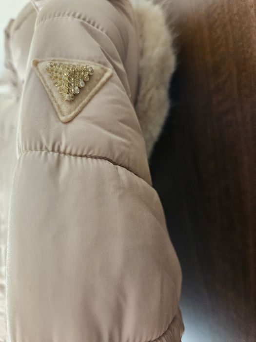 Яке  бежово Guess