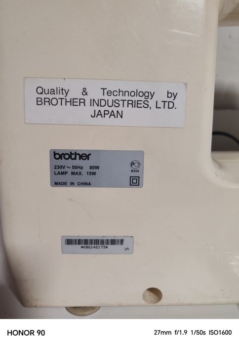 Швейная машина продам