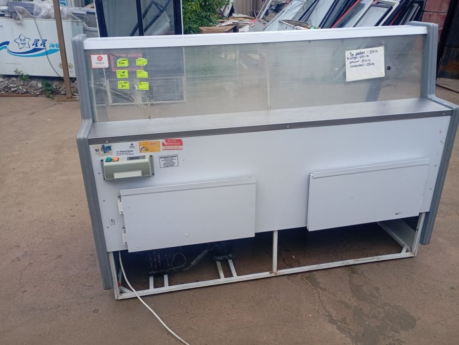 Витринные холодильник