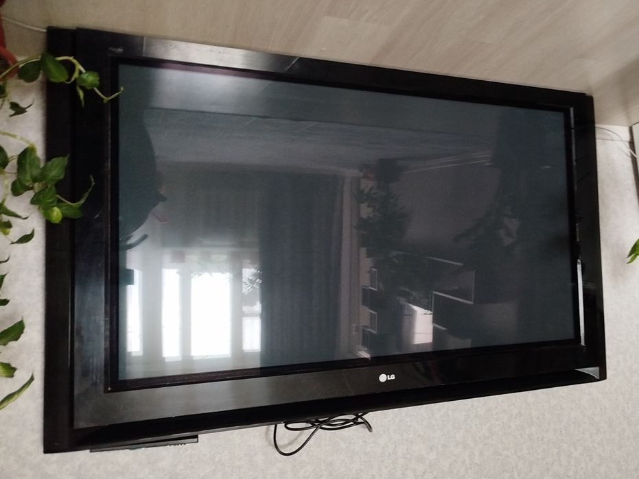 Продам телевизор LG