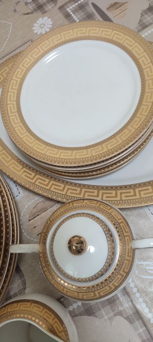 Продается сервиз Версаче