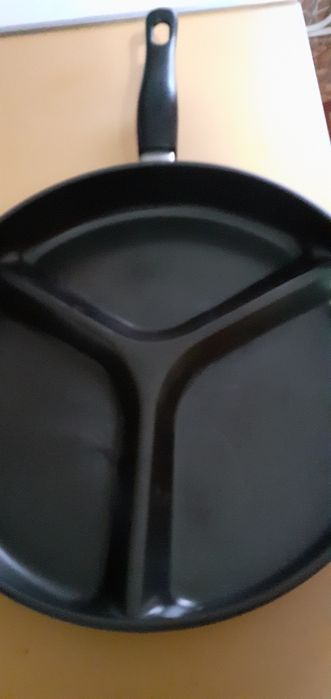 Vand tigaie cu 3 compartimente si capac, tava emailata, tavi minipizza