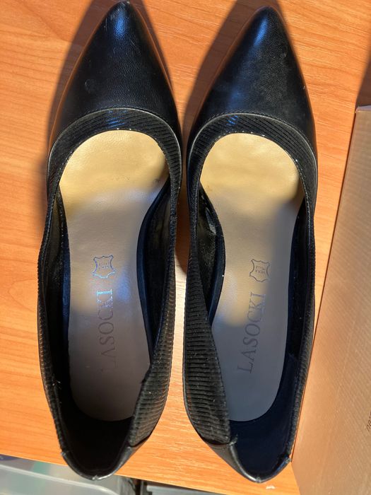 Официални черни дамски обувки на висок ток