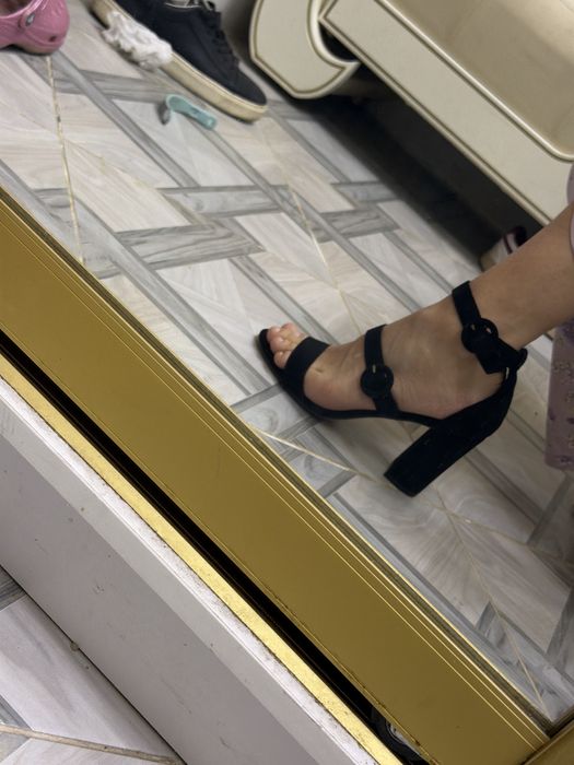 Босоножки стильные каблук 9см